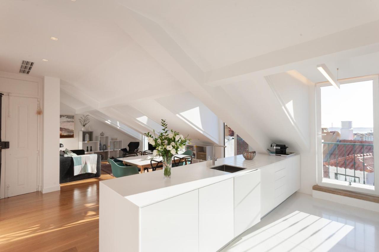 Alfama Charming With Amazing River View And Terrace Apartment *