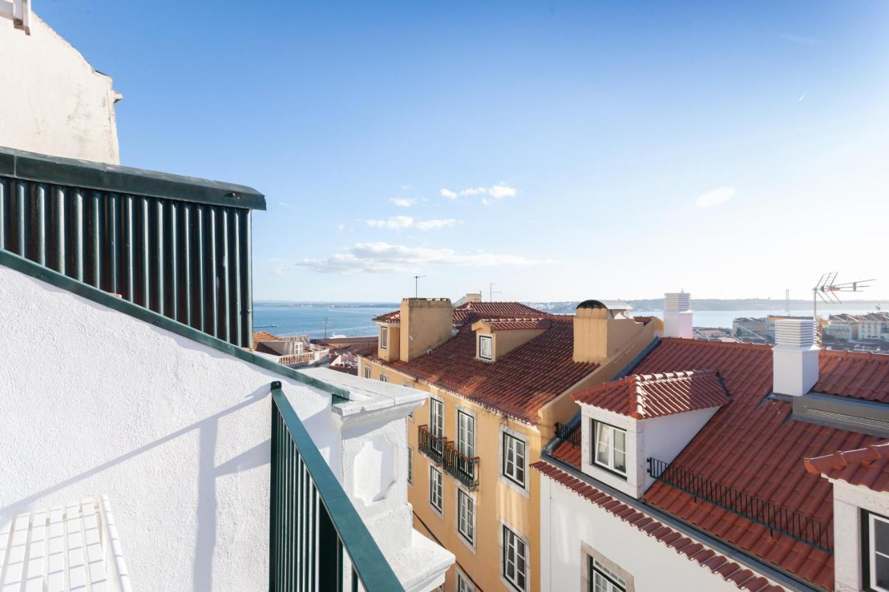 Alfama Charming With Amazing River View And Terrace Apartment