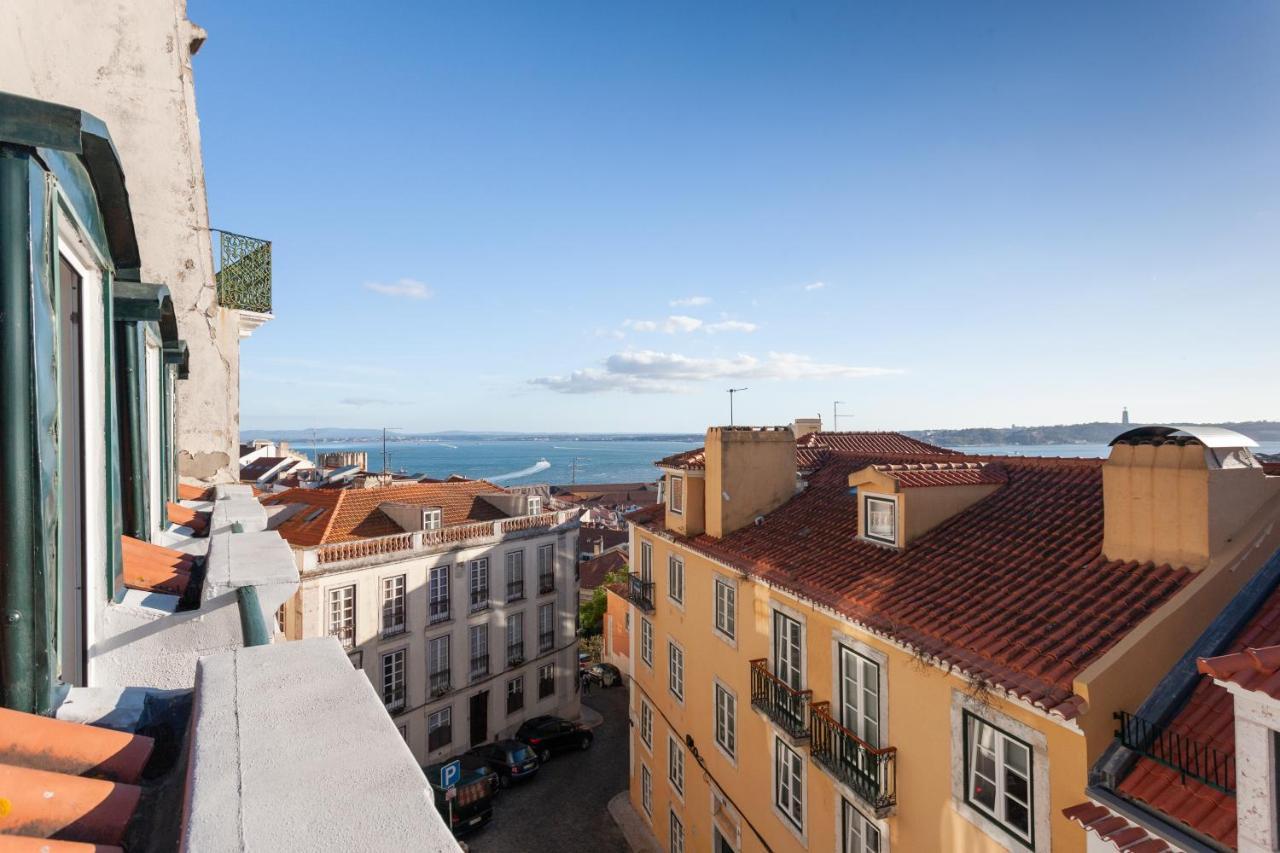 Alfama Charming With Amazing River View And Terrace Apartment Lisbon
